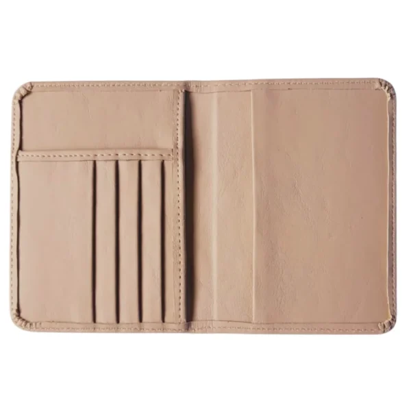 Funda p/ pasaporte en símil cuero con porta tarjetas - Imagen 3