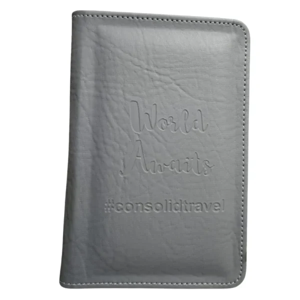 Funda p/ pasaporte en símil cuero con porta tarjetas y bolígrafo