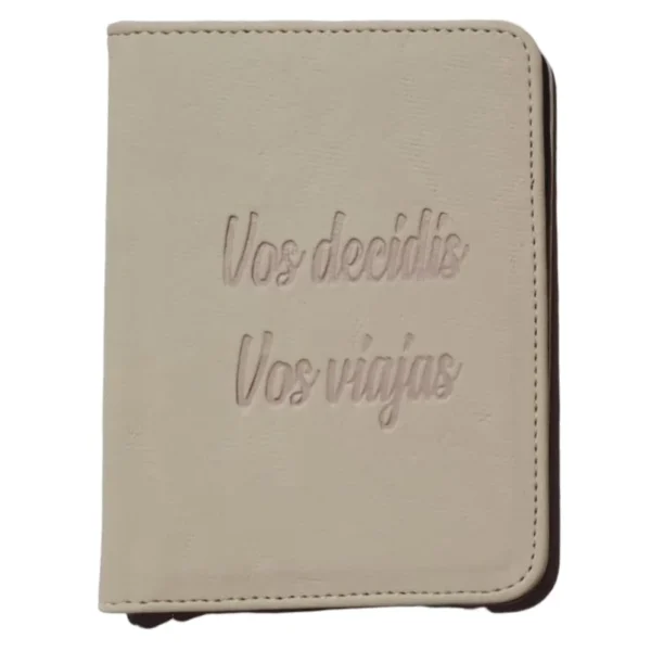 Funda p/ pasaporte en símil cuero con porta tarjetas - Imagen 4